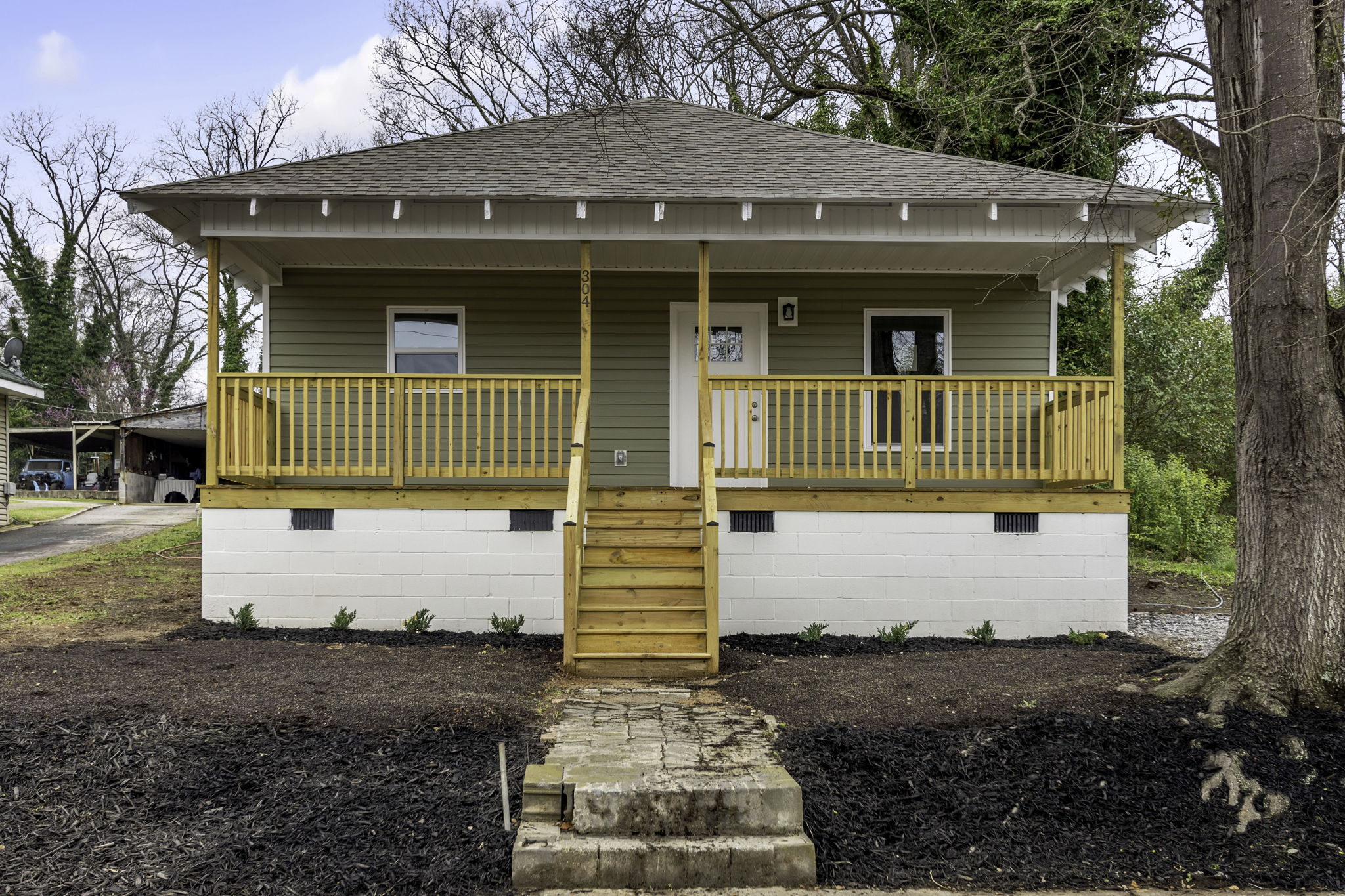 304 East Hampton Avenue